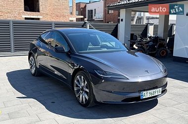 Седан Tesla Model 3 2025 в Ивано-Франковске