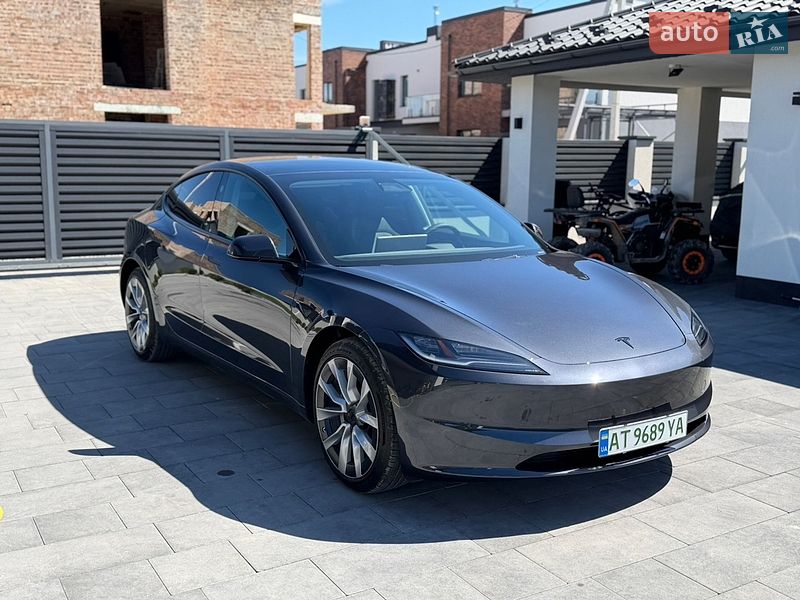 Седан Tesla Model 3 2025 в Ивано-Франковске