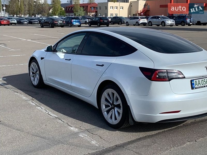 Седан Tesla Model 3 2022 в Киеве