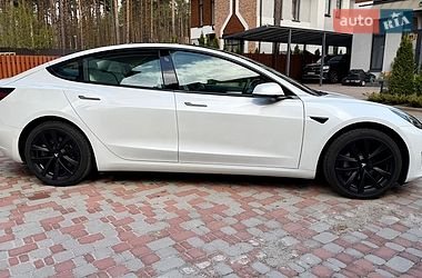 Седан Tesla Model 3 2021 в Киеве