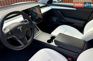 Седан Tesla Model 3 2021 в Киеве
