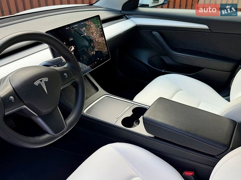 Седан Tesla Model 3 2021 в Киеве
