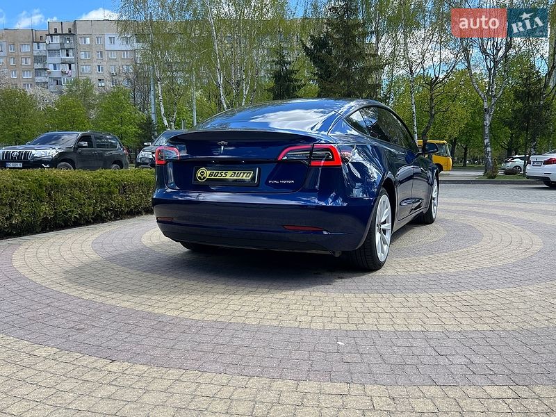 Седан Tesla Model 3 2021 в Львові
