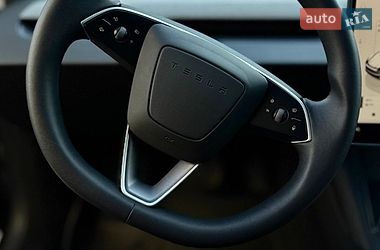 Седан Tesla Model 3 2024 в Львове