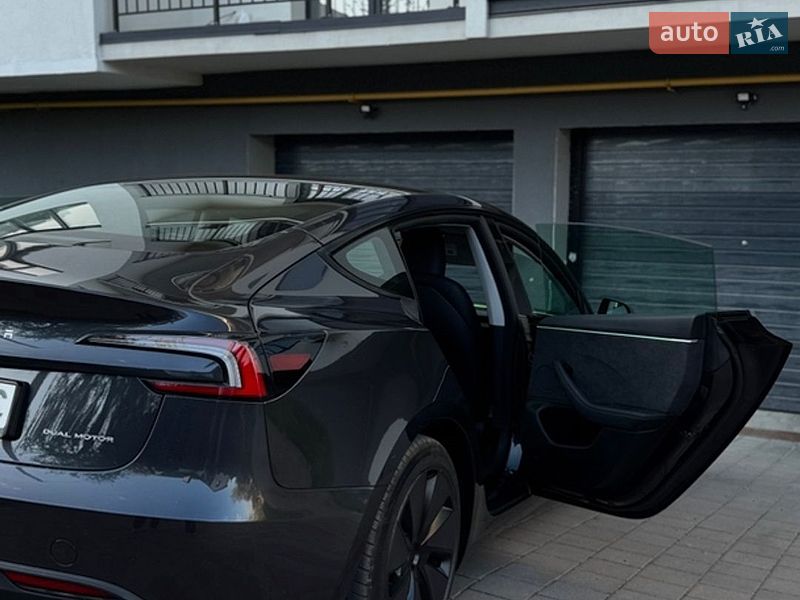 Седан Tesla Model 3 2024 в Львове