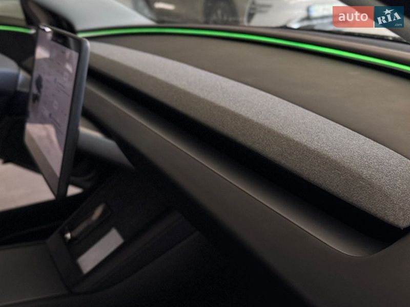Седан Tesla Model 3 2024 в Львове