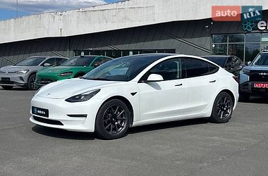 Седан Tesla Model 3 2021 в Львове
