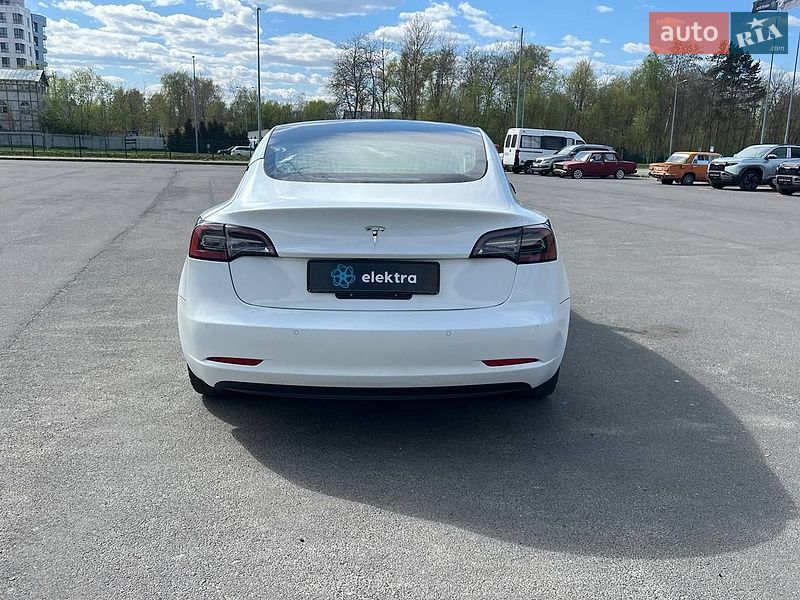 Седан Tesla Model 3 2021 в Львове