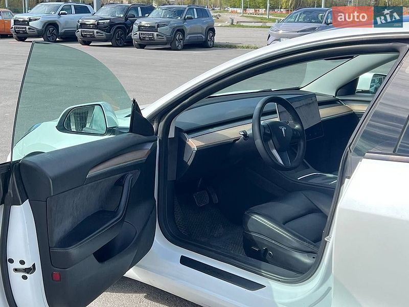 Седан Tesla Model 3 2021 в Львове
