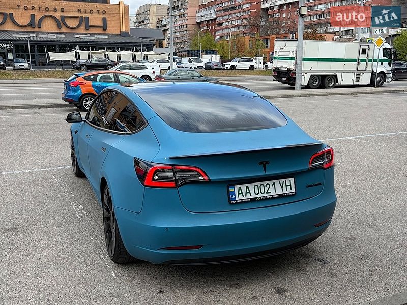 Седан Tesla Model 3 2022 в Днепре