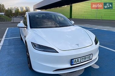 Седан Tesla Model 3 2024 в Киеве