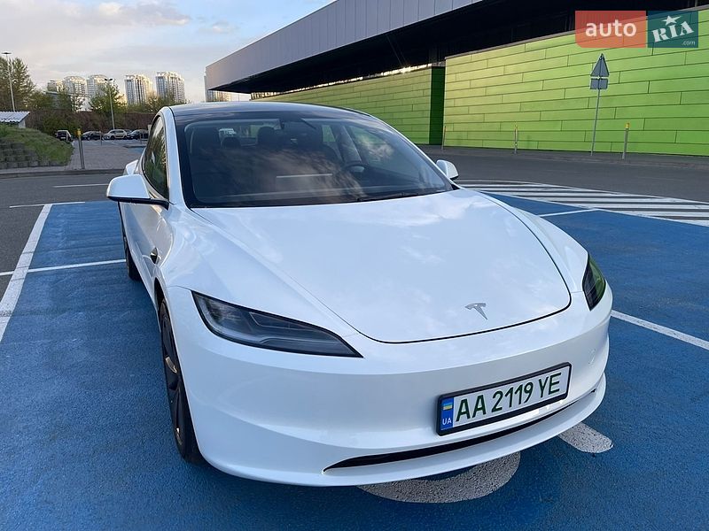 Tesla Model 3 2024