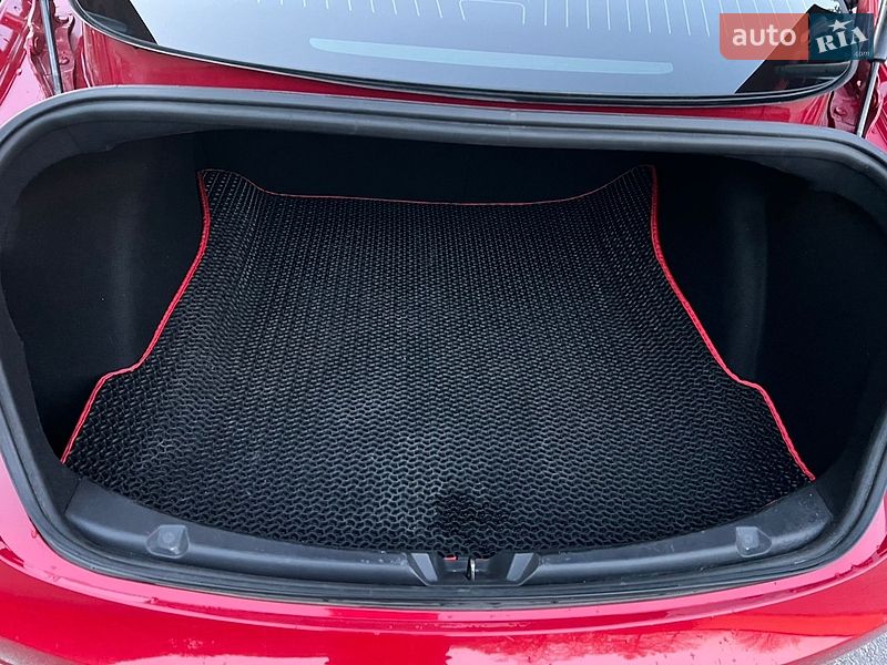 Седан Tesla Model 3 2018 в Тернополе
