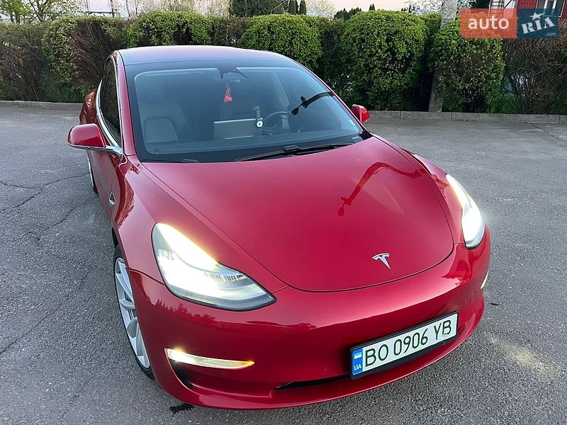 Седан Tesla Model 3 2018 в Тернополе