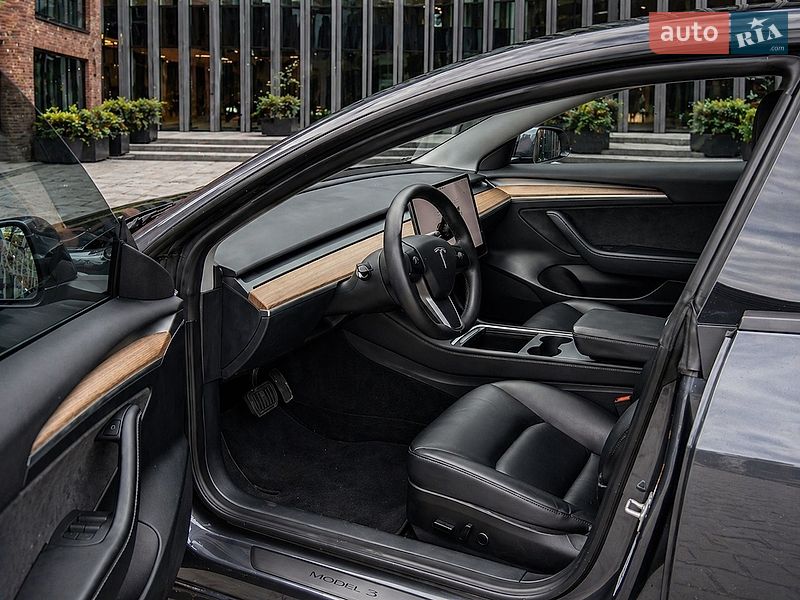 Седан Tesla Model 3 2023 в Черкассах