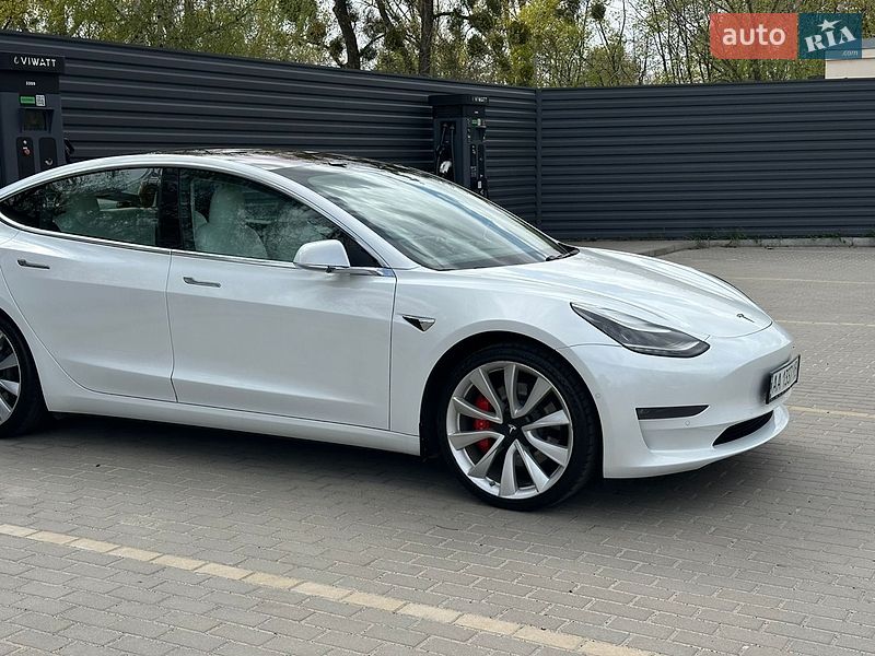 Седан Tesla Model 3 2019 в Киеве