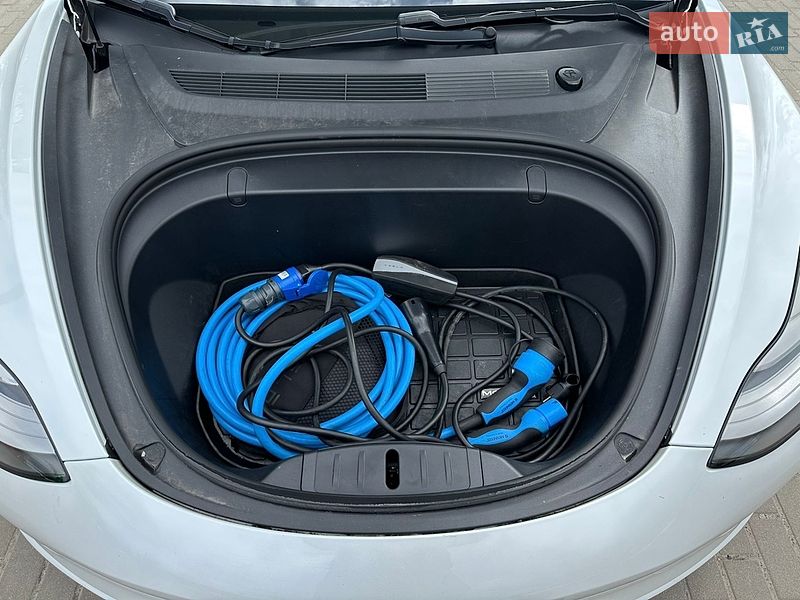 Седан Tesla Model 3 2019 в Киеве