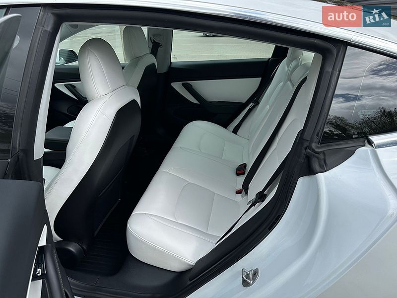 Седан Tesla Model 3 2019 в Киеве