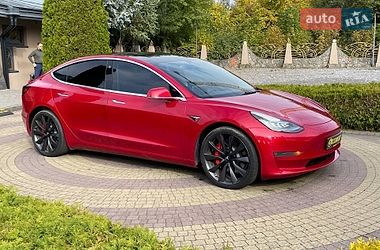 Седан Tesla Model 3 2019 в Львове
