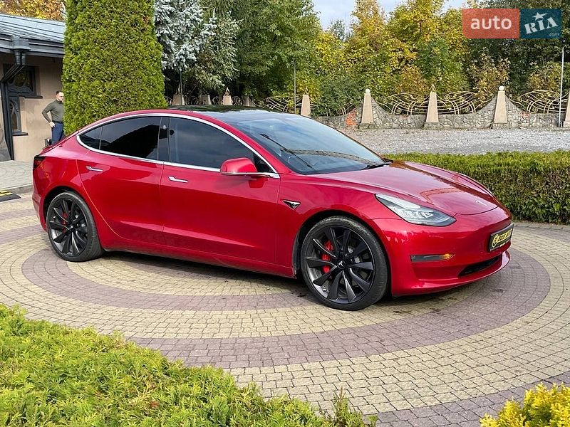 Седан Tesla Model 3 2019 в Львове
