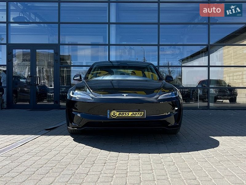Седан Tesla Model 3 2024 в Ивано-Франковске