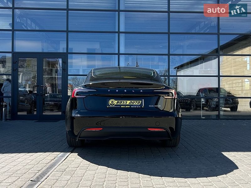 Седан Tesla Model 3 2024 в Ивано-Франковске