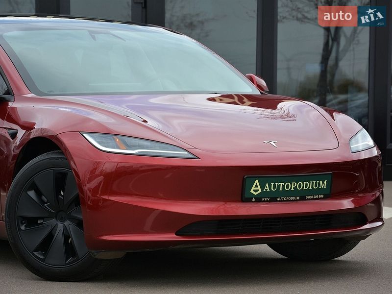 Седан Tesla Model 3 2024 в Киеве