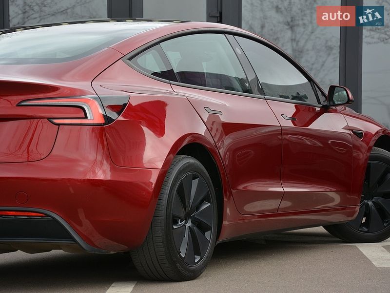Седан Tesla Model 3 2024 в Киеве