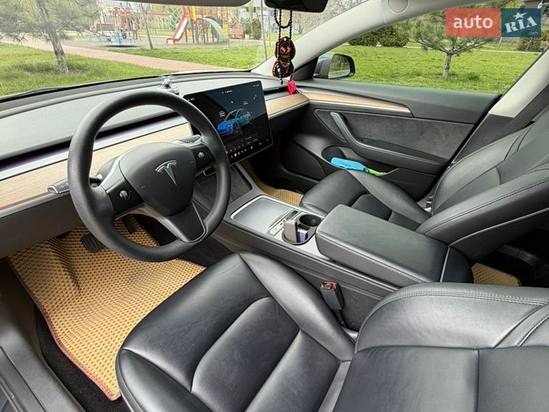 Седан Tesla Model 3 2023 в Кременчуге