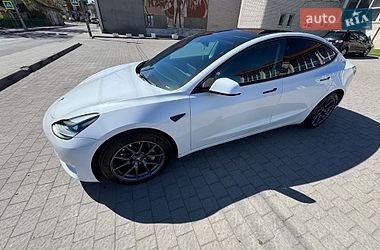 Седан Tesla Model 3 2022 в Буске