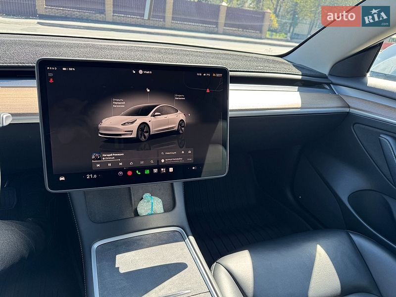 Седан Tesla Model 3 2022 в Буске
