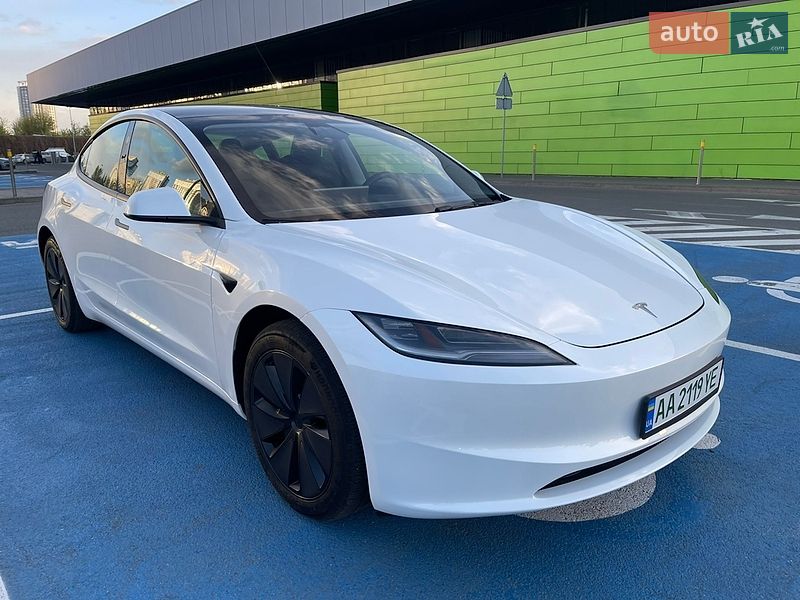 Седан Tesla Model 3 2024 в Киеве
