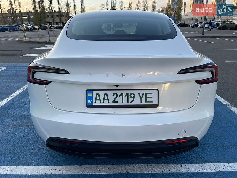 Tesla Model 3 2024