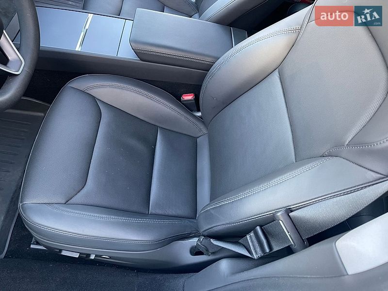 Седан Tesla Model 3 2024 в Киеве