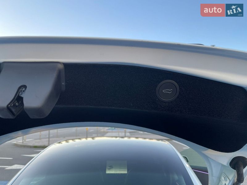 Седан Tesla Model 3 2024 в Киеве