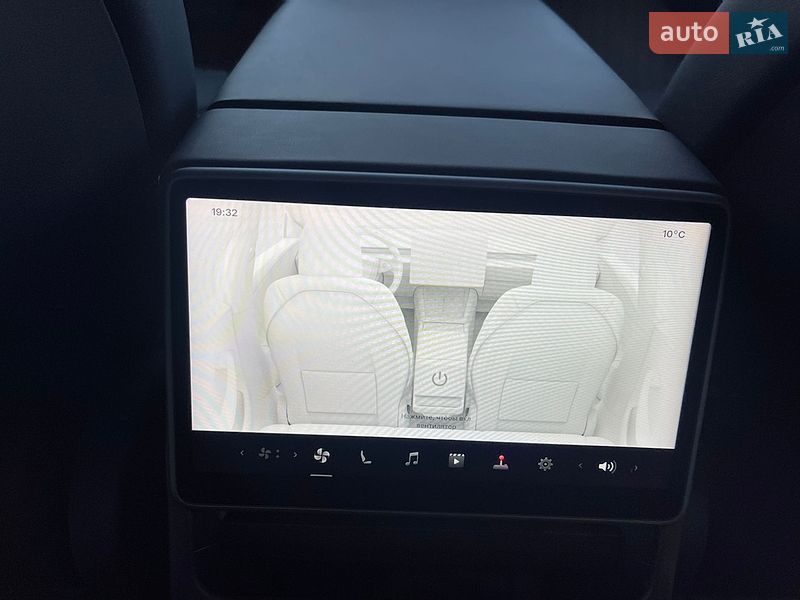 Седан Tesla Model 3 2024 в Киеве