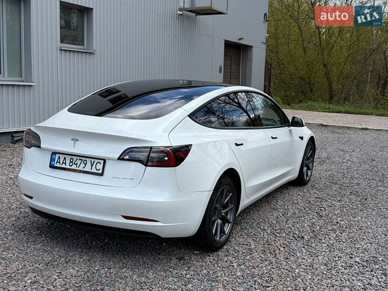 Седан Tesla Model 3 2021 в Чернигове