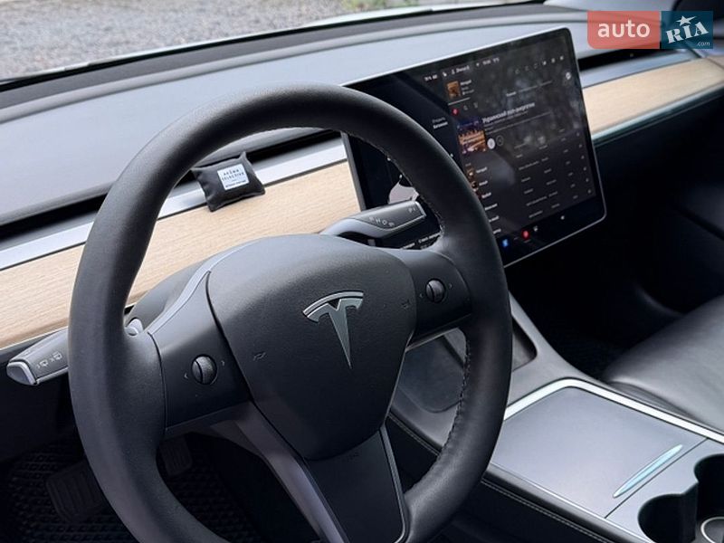 Седан Tesla Model 3 2021 в Чернигове