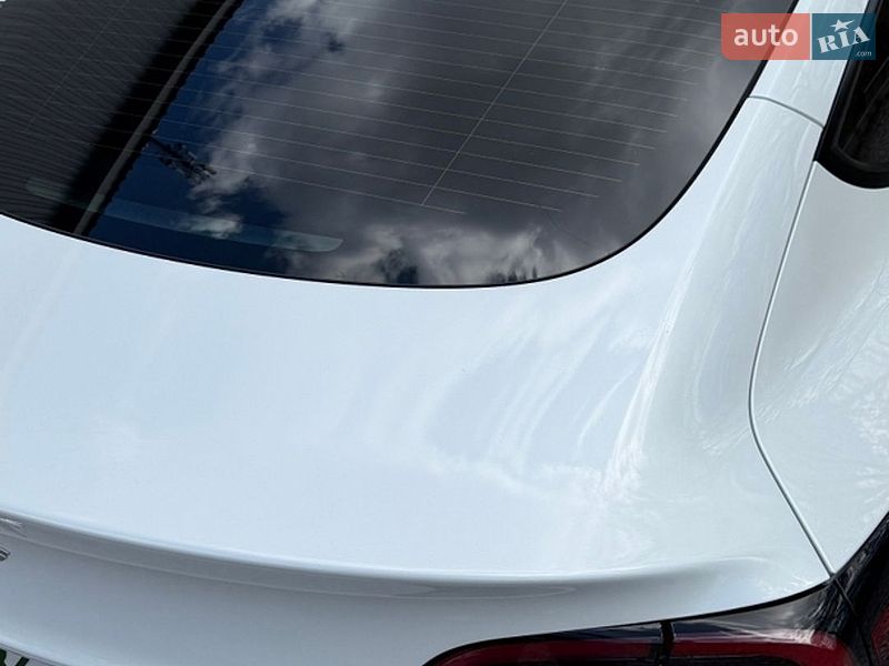 Седан Tesla Model 3 2021 в Чернигове