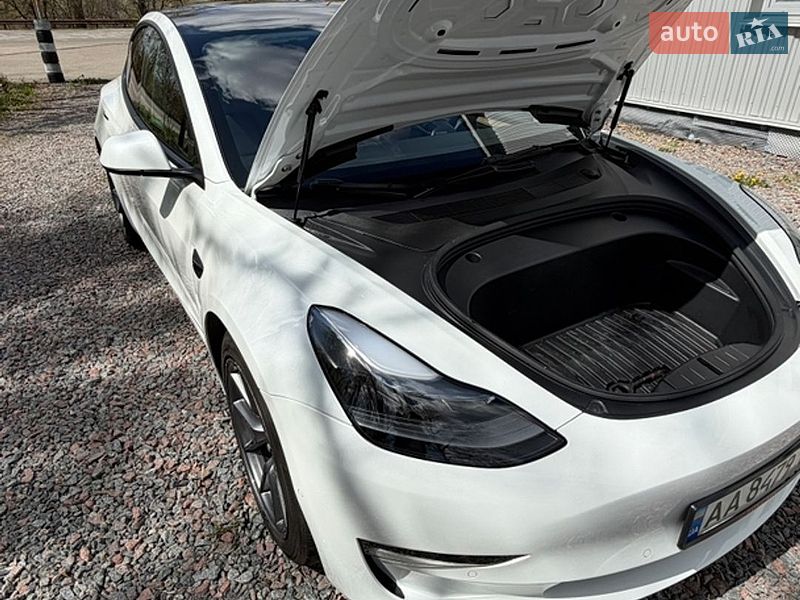 Седан Tesla Model 3 2021 в Чернигове