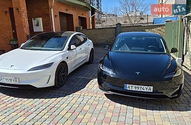 Седан Tesla Model 3 2025 в Ивано-Франковске