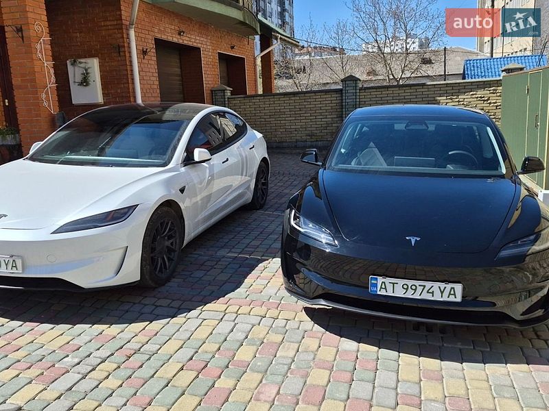 Седан Tesla Model 3 2025 в Ивано-Франковске