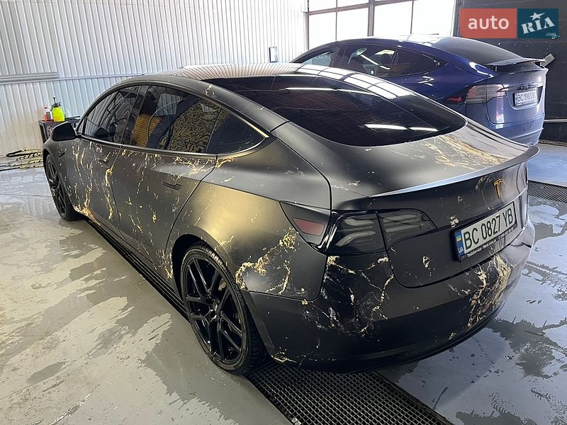 Седан Tesla Model 3 2022 в Львове