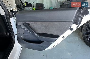 Седан Tesla Model 3 2022 в Львове