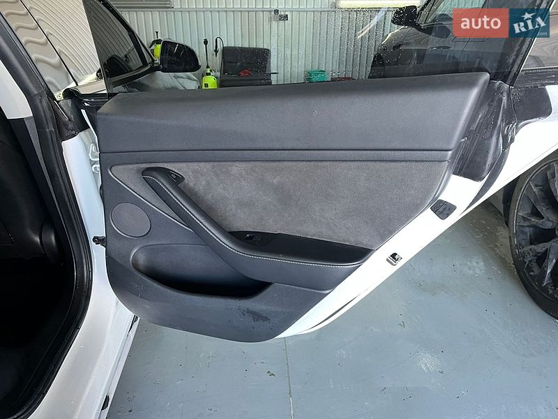 Седан Tesla Model 3 2022 в Львове