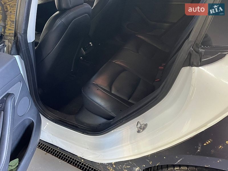 Седан Tesla Model 3 2022 в Львове