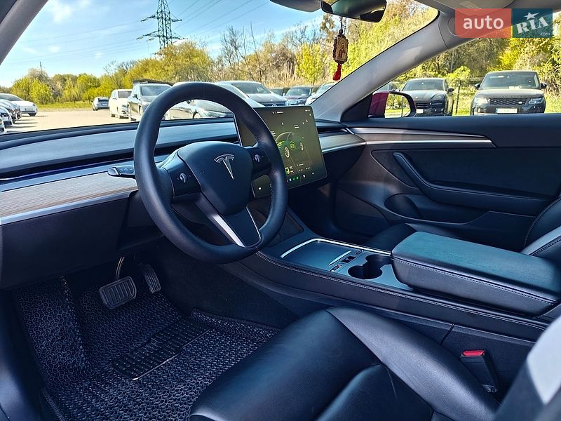 Седан Tesla Model 3 2022 в Львове