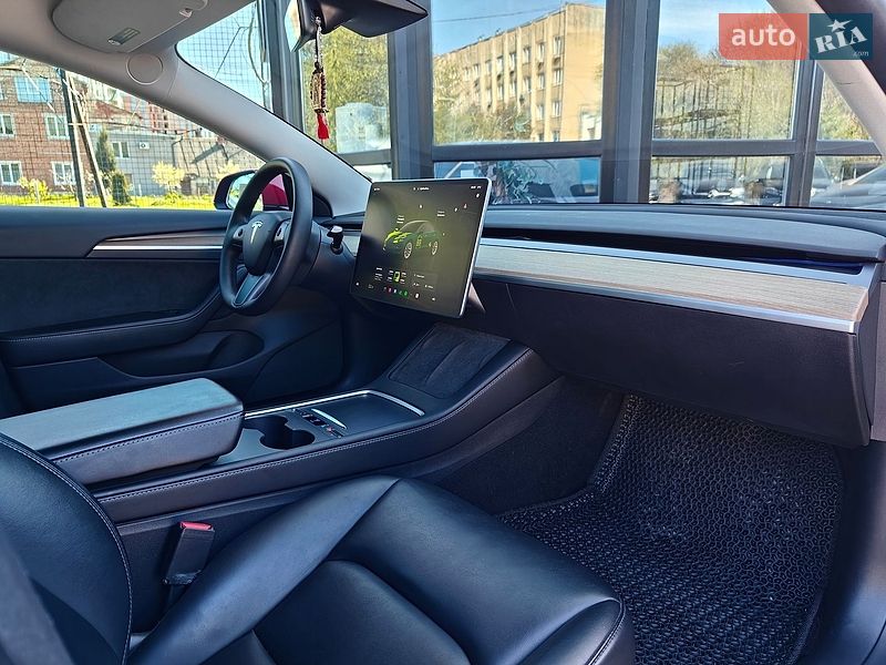 Седан Tesla Model 3 2022 в Львове