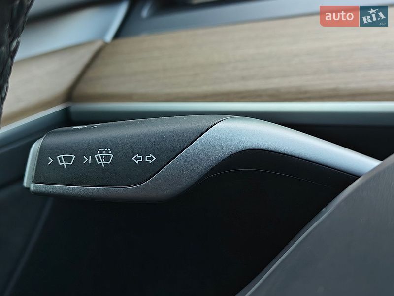 Седан Tesla Model 3 2022 в Львове