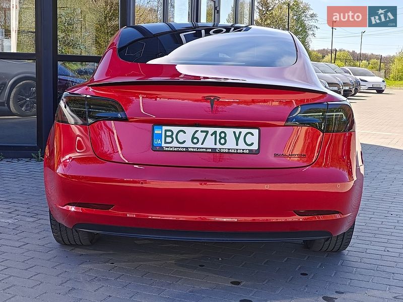 Седан Tesla Model 3 2022 в Львове